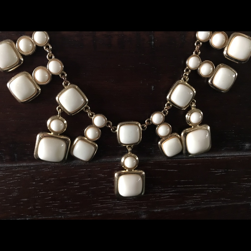 Cream & gold-tone statement necklace.